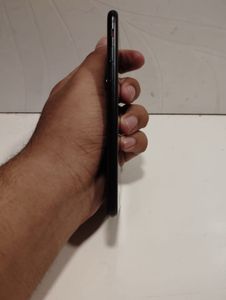 IPHONE SE 2 GENERATION GOOD CONDITION