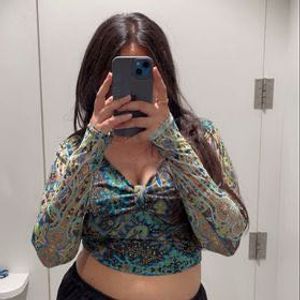 aesthetic hipster core Long Sleeve Crop Top