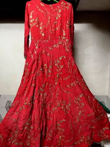👑✨Royal Red Gown with Golden Embroidery ✨👑