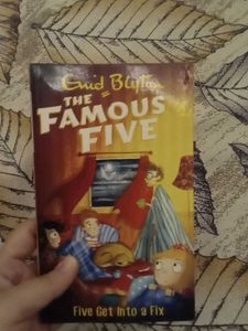 The Famous Five: Five Get Into a Fix
