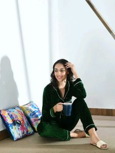 Bottle Green Velvet Women's Pajama Set