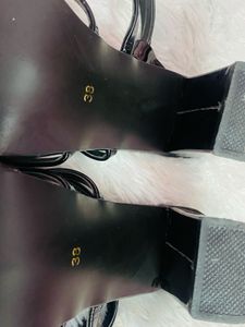 Sandles 👠