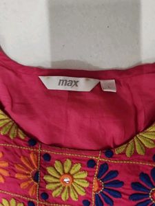 Elegant Pink Embroidered Kurti (L)