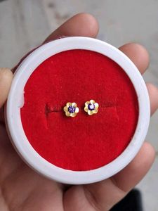Beautiful New Shaining Stone Flower Studs