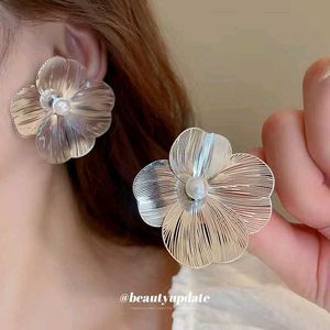 Floral Pearl Earrings