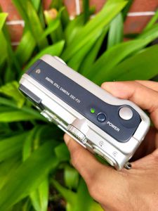 SONY CYBERSHOT DSC-P31 Digital Camera
