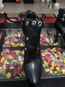 The Trendsetter Black Pointed Toe Boots 🌸