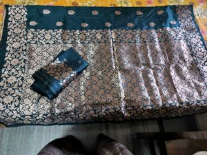 Elegant Green Banarasi Saree( unstitched blouse)