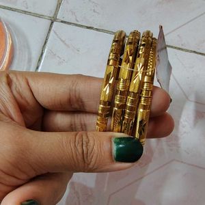 Gold colour Bangles (Set of 4)