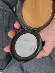 Brand New MAC Studiofix Compact NC 45