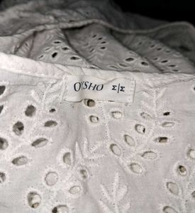 WHITE CUT OUT TOP FOR SUMMER