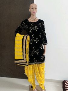 Elegant Embroidered Kurta Set