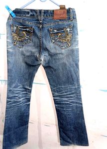 BACK POCKET DESIGN
