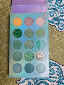 Urbanmac Eyeshadow Palette