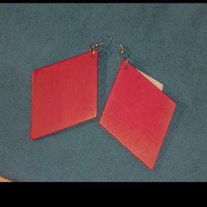 Women&#39;s Movable Wooden Earing