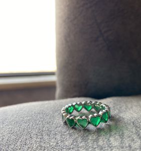 Emerald Green Hearts finger ring.