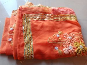 saree with golden blouse