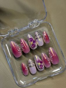 Press-On Nail Set - Floral Design