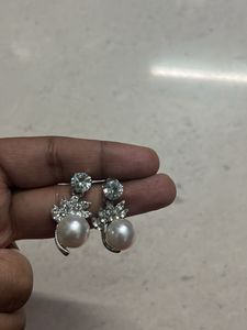Stone With Pearl White Metal Earring