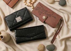 Guess Clutcher With 2 women wallet free