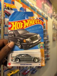 Hot Wheels Mercedes-Benz 500 E