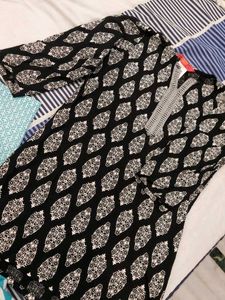 Girls Black And White Kurti