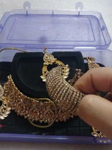 Hurry Up Golden Jewellery With Golden Bracelet