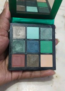 Huda Beauty emerald obsession platter