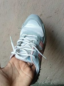 Stylish Women&#39;s Sneakers