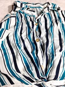 Crop Wraped Striped Shirt .