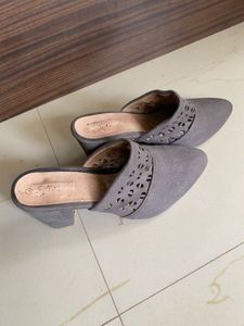 Suede Heels Grey