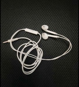 Combo Of Hair clips And Earphone