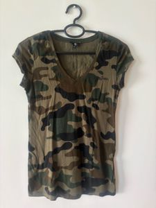 Guess Camouflage Sequined Back T Shirt