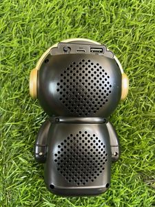 CYOMI Spaceman Speaker