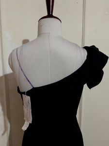 Elegant Black One-Shoulder Gown