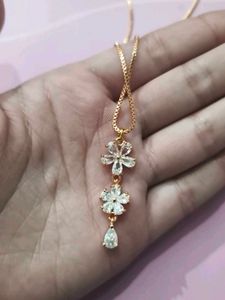 Elegant Floral Pendant Necklace
