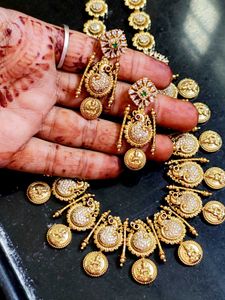 Pari Neck Set