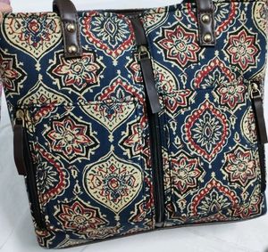 🆕Girls Big handbag 👜.      women, beauty, forever21, shein, party wear, Zara, handbags, bags, Accessories, sling bag, soch,