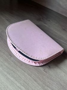 Organiser pouch with zipper
