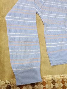 Cute Light Blue Lined Crop Top For College Girls
