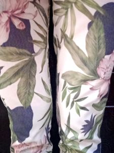 New🥳  Creamy floral Print Pants 🌸