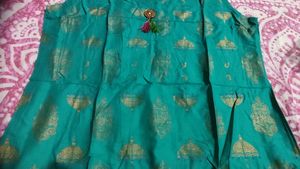 Elegant Green Kurta with Gold Detailing