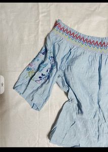 Floral Embroidered Off-Shoulder Top🫶🏻🩷