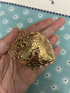 Curving Heart Necklace