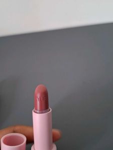 Kylie Jenner Creme Lipstick
