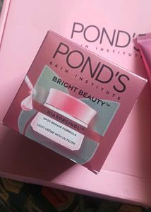 Pond&#39;s Bright Beauty Creme