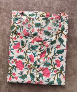 Floral Print Sleeveless Kurti