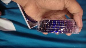 Insta Trending🔥🔥 Rain Drop Glass Bangles