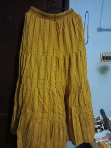 beutiful skirt golden colour 32" size
