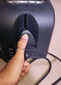 Croma Toaster